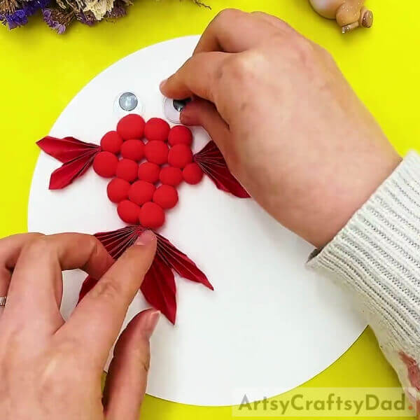 Making Eyes Of The Fish-Building Red Fish with Clay and Paper