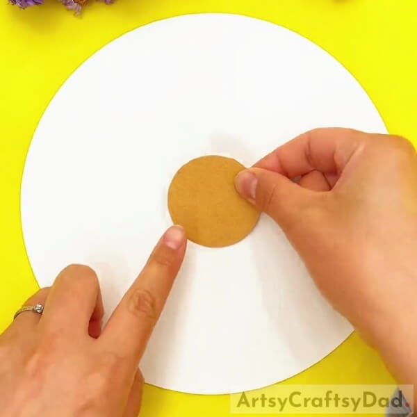 Pasting A Circle On The Base - Making a sunflower field out of clay and paper. 