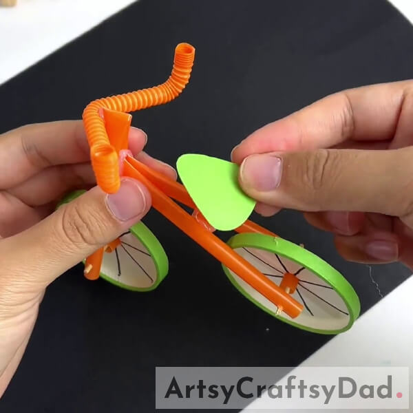 Creating Cycle Seat With Construction Paper- How to Create a Cycle Model Constructed from a Paper Cup and Plastic Straw