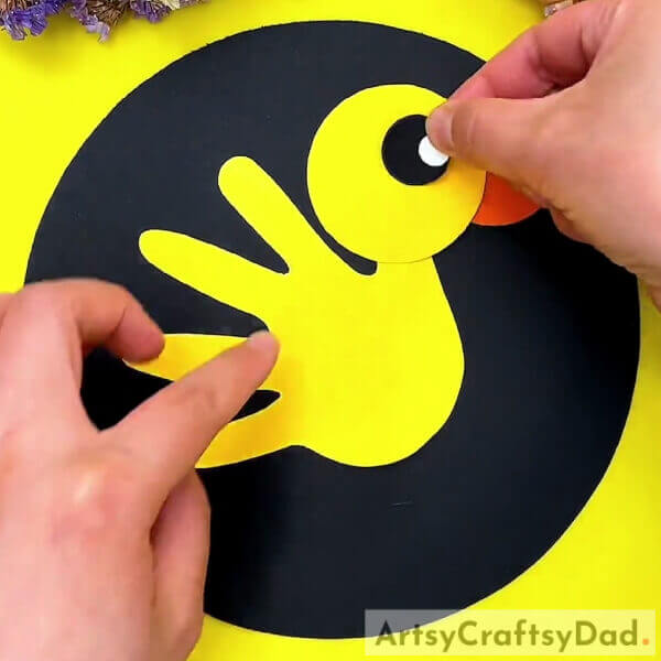 Making eyes of the Duck- Here is how to create a Palm Cutout Duck using paper that is great for kids.