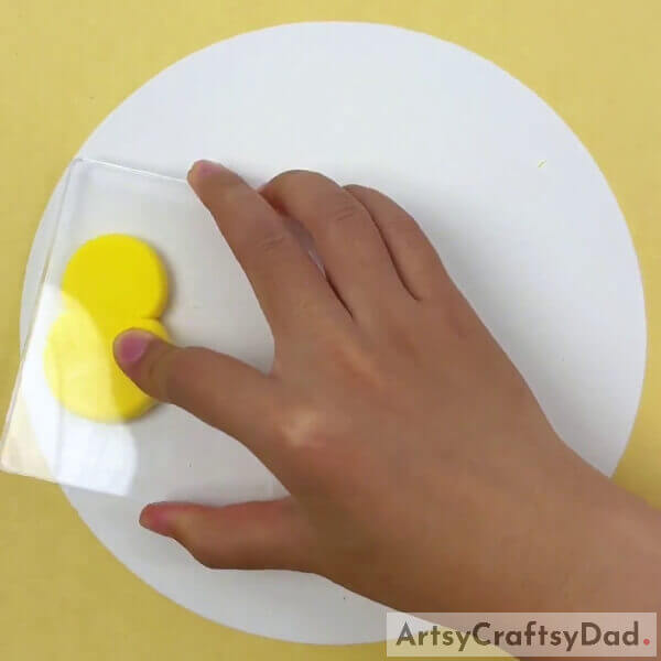 Flattening The Hen's Body On The Base- Creating a Nest with Hens and Eggs Using Clay and Paper