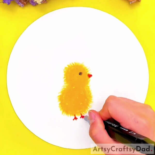 Make the feet of the chick - Tutorial on creating artwork of fluff balls with oil pastels for children