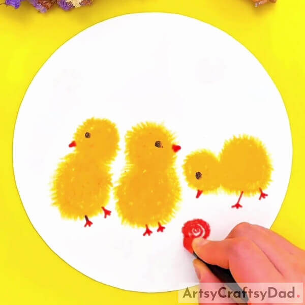 Make two more chicks. Do not forget to make the background - Demonstration of how to make art of downy chicks with oil pastels for children