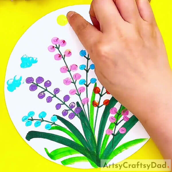 Making Clouds And Butterfly Wings - A lesson on how to draw brilliant flowers and paint with your fingers