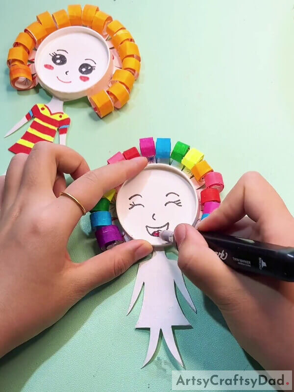 Making Facial Features Of The Girl- Tutorial for making paper cup crafts with a curly haired girl 