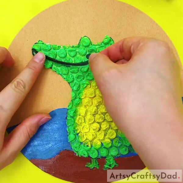 Never Forget to Add a Smile- Instructional Guide for Crafting a Crocodile Picture with Bubble Wrap