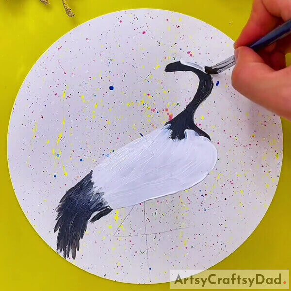 Paint the upper side of the head of the crane - Painting a Crane Bird From Start to Finish for the Inexperienced 