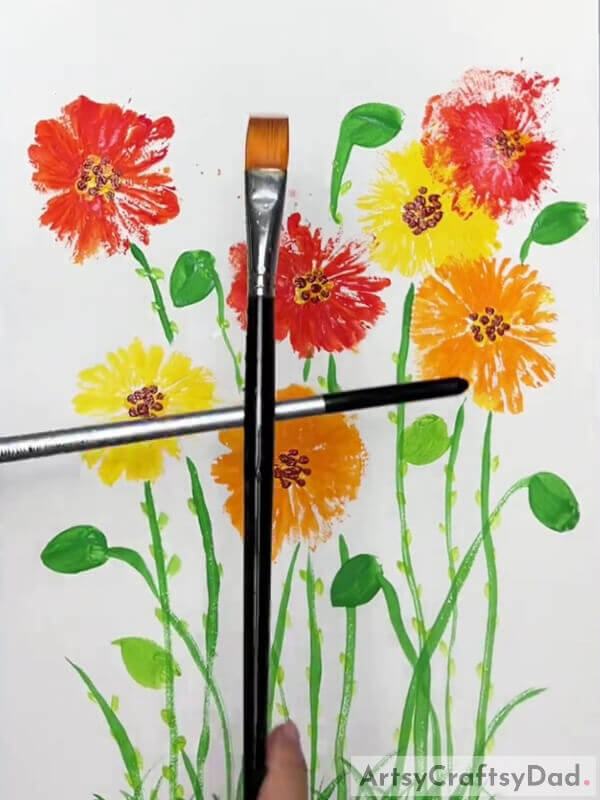 Sprinkling Paint On The Painting- How to Assemble Polythene Photos with Flowers for Beginners