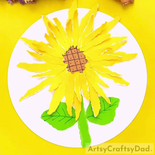 This Is The Final Look Of Your Paper Tearing Sunflower! - A Starter's Handbook for Forming a Sunflower Design Utilizing Paper Tearing
