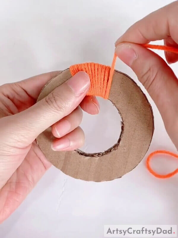 Wrap the Wool - A Step-By-Step Tutorial On Constructing Decorations With Cardboard And Yarn 