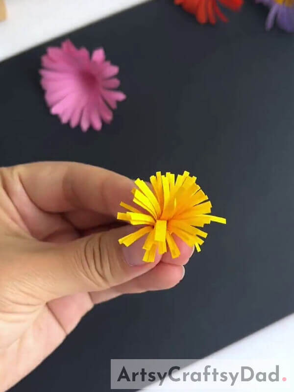 Completing Pollen Creation- Step-by-Step Guide to Constructing Faux Blooms with Paper Cutting