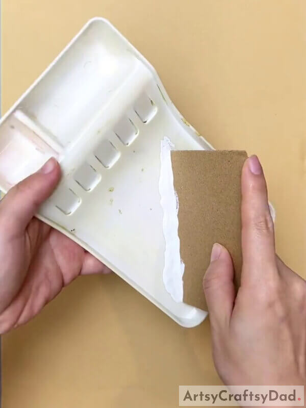 Dipping Cardboard Side In Paint- Tutorial on How to Paint a Lovely Rose Vase Easily for Little Ones 