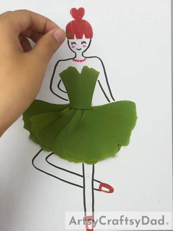 Drawing Necklace And Pasting Bow Rubber Band- DIY Leaf Clothing Project for Children