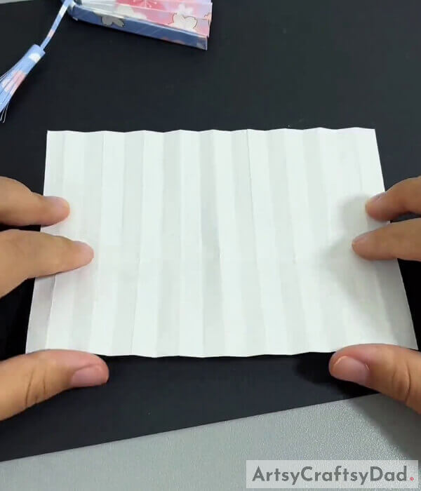 Folding Designed Origami Paper- A Guide to Making a Chinese Fan out of Paper for Newbies 