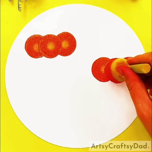 Forming Capsicums- Tips for Novice Painters on How to Create a Circular Stamp with Peppers Picture