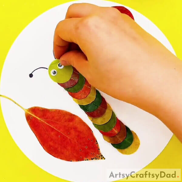 Making Eye And Antenna- Tutorial for constructing a caterpillar using leaves