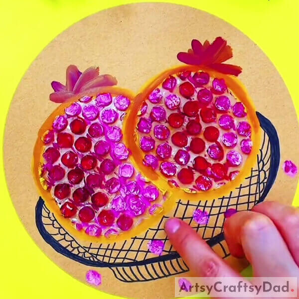 Making Fallen Pomegranate Seeds- Making a pomegranate-themed artwork with bubble wrap instructions