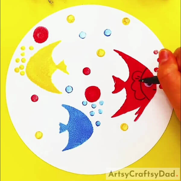 Making Gills Of Red Angelfish- How to Use Paper Stenciling and Stamping to Paint Angelfish Pictures