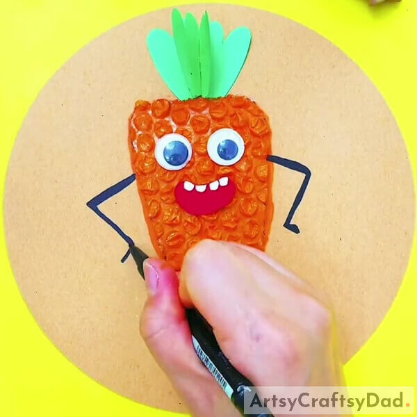Making Hands Of The Carrot- Art Activity for Kids Utilizing Bubble Wrap and Carrots