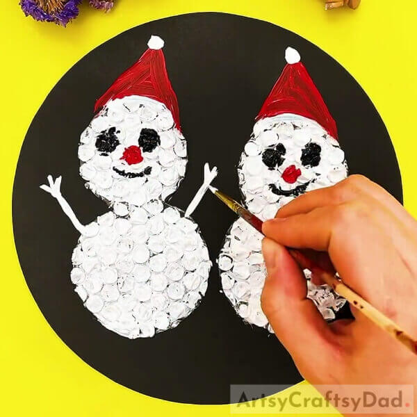 Making Hands Of The Snowmen-Cute Snowman Painting Craft Using Bubble Wrap Tutorial For Kids
