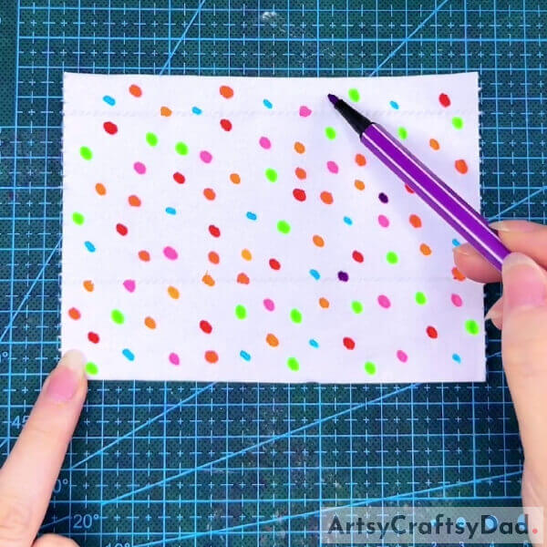Making More Colorful Dots- Crafting a Beautiful Butterfly with Tissue Paper and a Pen