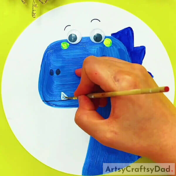 Making Spiky Teeth Of The Dinosaur- Step-By-Step Instructions On How To Make A Cute Dinosaur Stamp Artwork For Kids