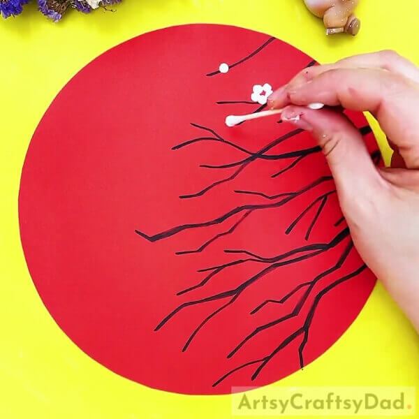 Painting Cherry Blossom Using Earbuds- Paint a Gorgeous Rose Vase Easily: A Tutorial For Kids