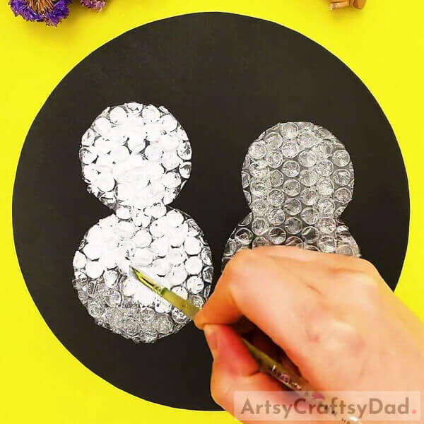 Painting The Snowman-Lovely Snowman Painting Craft Using Bubble Wrap Tutorial For Kids