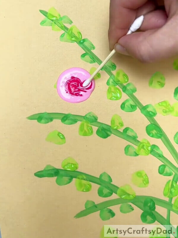 Putting Dark Pink Paint Drop- Hacks for Decorating a Rose Vase - Tutorial for Kids 