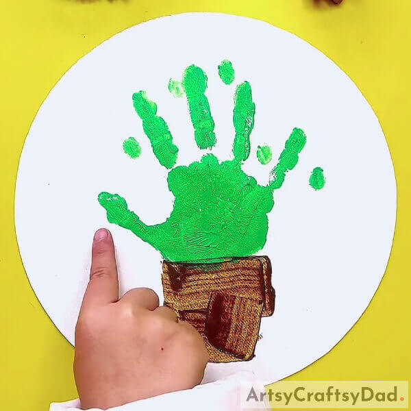 Putting Green Color Dots Around Hand Print- A Tutorial on Making a Handprint Cactus Artwork for Beginners