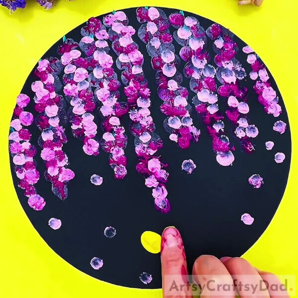 Putting Yellow Dots To Paint The Butterfly- Wistera Painting Techniques for Kids 