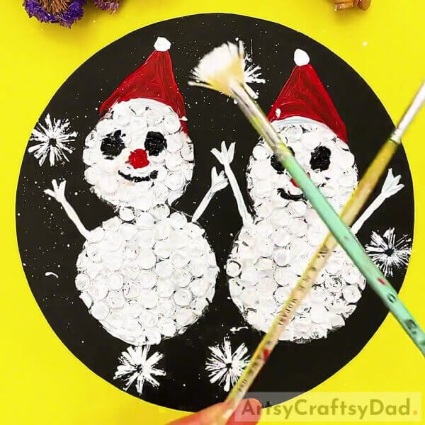 Sprinkling Paint Drops- Simple Snowman Painting Craft Using Bubble Wrap Tutorial For Kids