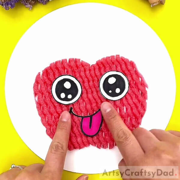 Sticking A Mouth-Easy Apple Fun Craft Using Fruit Foam Net For Kindergartners