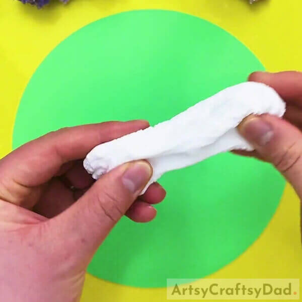 Taking Out A Piece Of Clay-Cute White Clay Flowers Craft Tutorial For Kids