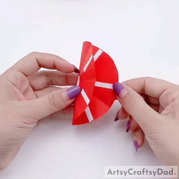 Apply Tape - Creating An Apple Out Of Paper - A Tutorial For Kids