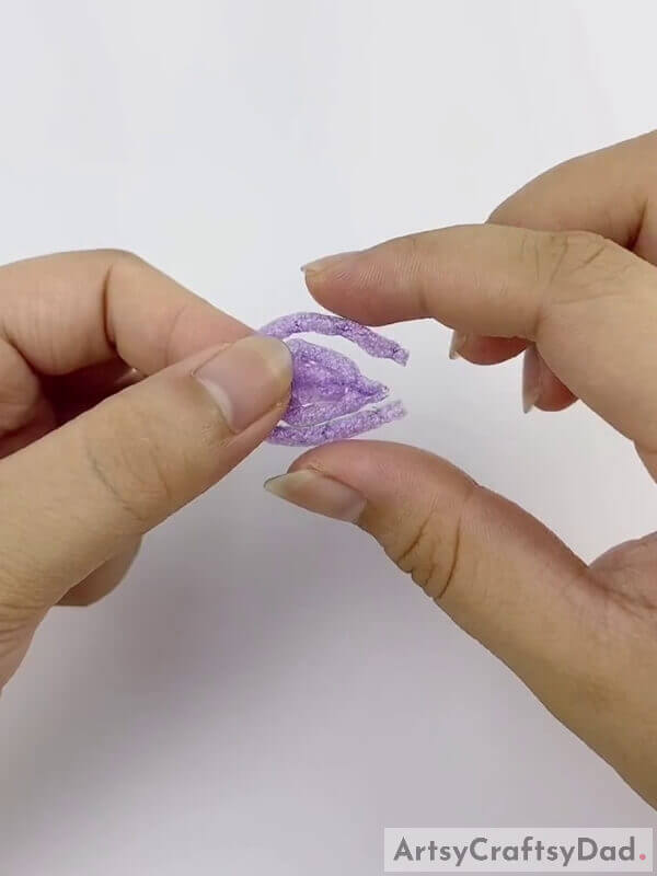 Fold the strings in the below manner - Making a Diamond Flower Wreath Using a Fruit Foam Net and a Stick