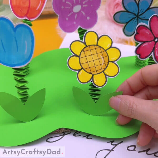Make the leaves and paste them - Tutorial for constructing a paper flower garden with kids