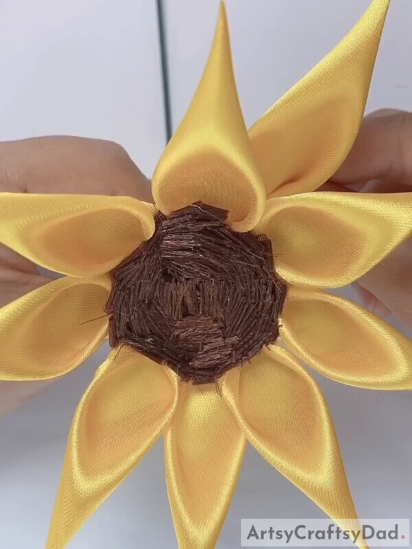 Paste In Circle - Instructions for Kids to Assemble Sunflowers with Ribbon 