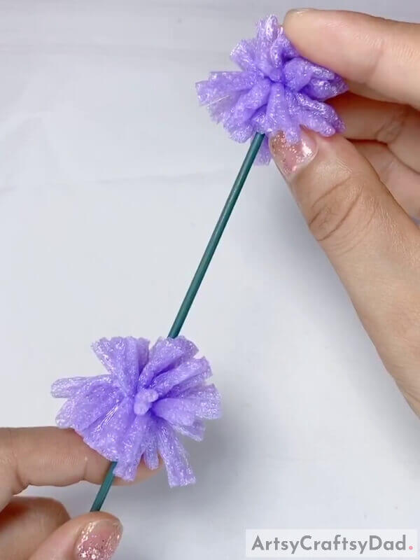 Put It In - Construct a Lavender Imitation Flower Using a Fruit Foam Net - Tutorial 
