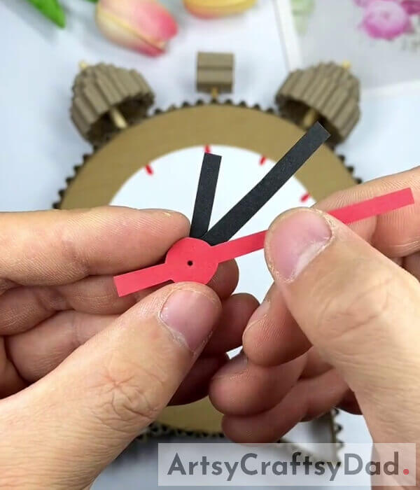 Second Hand - How to make a cardboard alarm clock model - a step-by-step guide for youngsters 