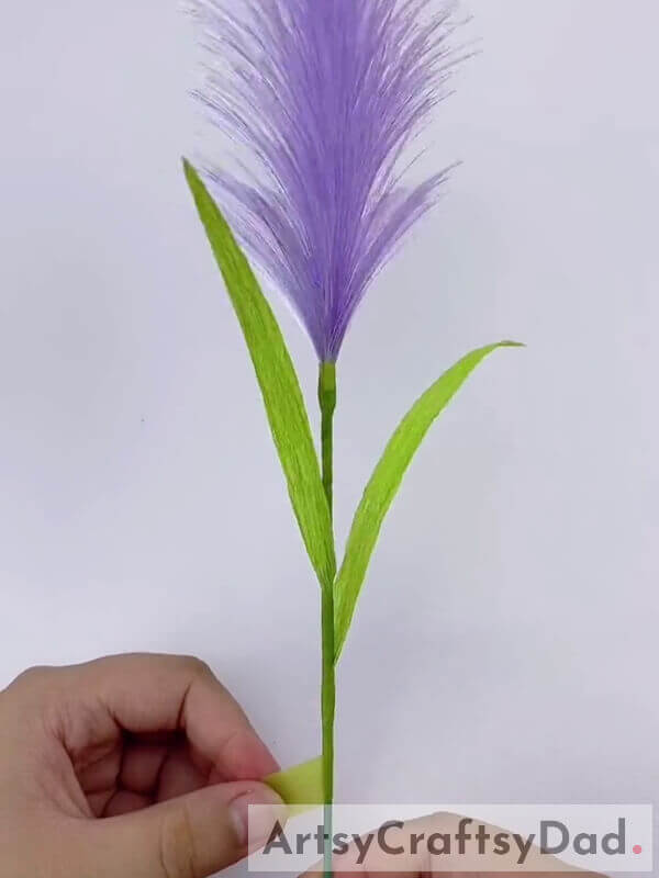 Stick another Leaf onto the Pampas Stem - Creating Decor with Purple Ribbons Step-by-Step