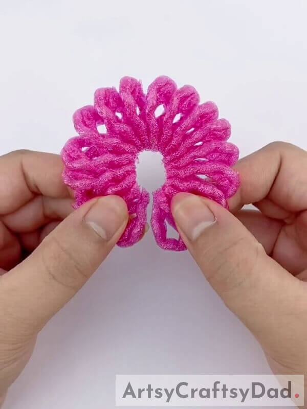 Stretch It - Crafting a Decorative Piece with Fruit Foam and a Pink Blossoming Design