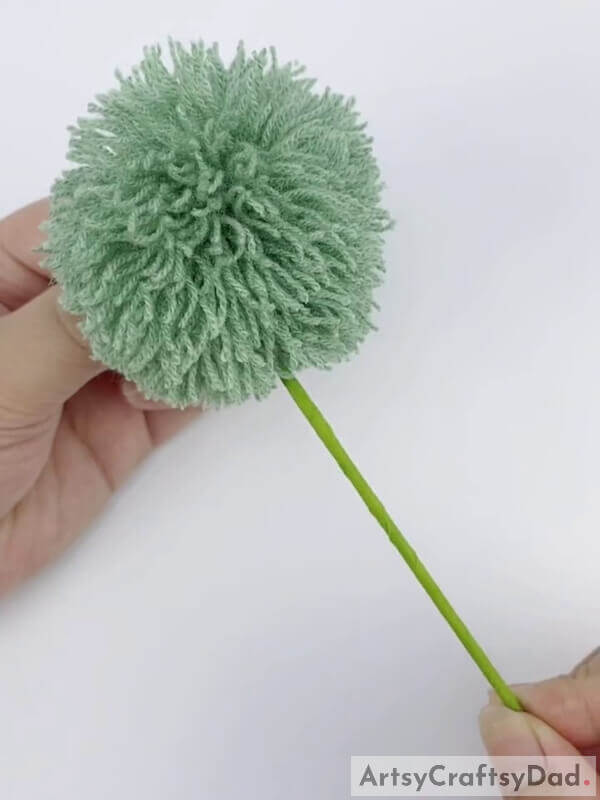 The threads must appear like this - Step-by-Step Guide to Crafting Pom-Pom Blossoms with Wool Thread