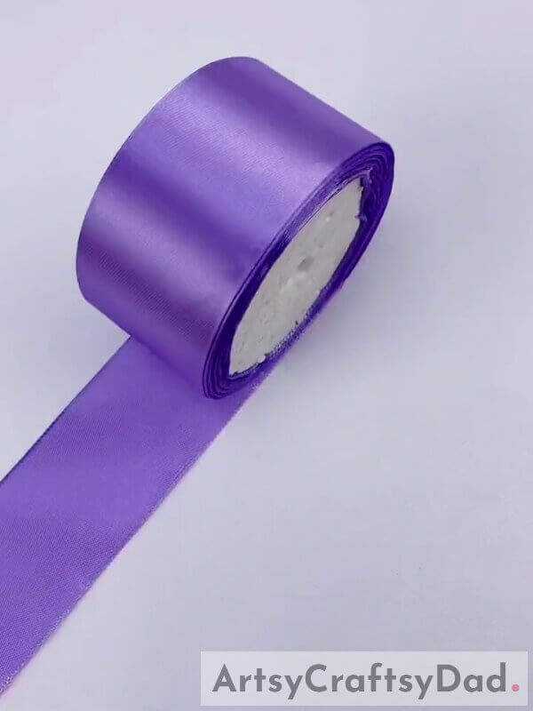 Unravel the Purple Ribbon for the Craft - A guide for making decorations with a purple ribbon and pampas