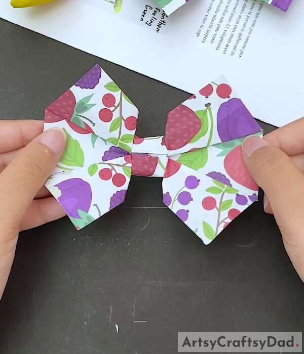 Origami Bow Paper Craft Tutorial - For Kids - Making a paper bow with origami steps tailored for children 