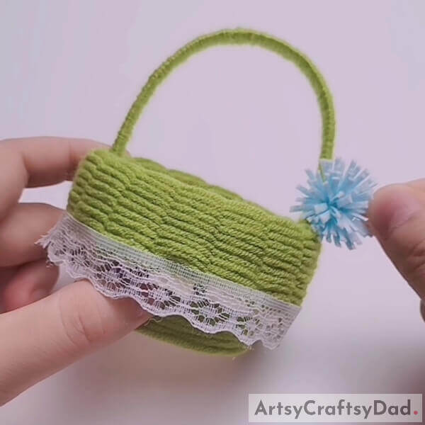 Tiny Woven Basket: Wool & Paper Cup Craft Tutorial - Learn the technique to make a miniature woven basket with wool and paper