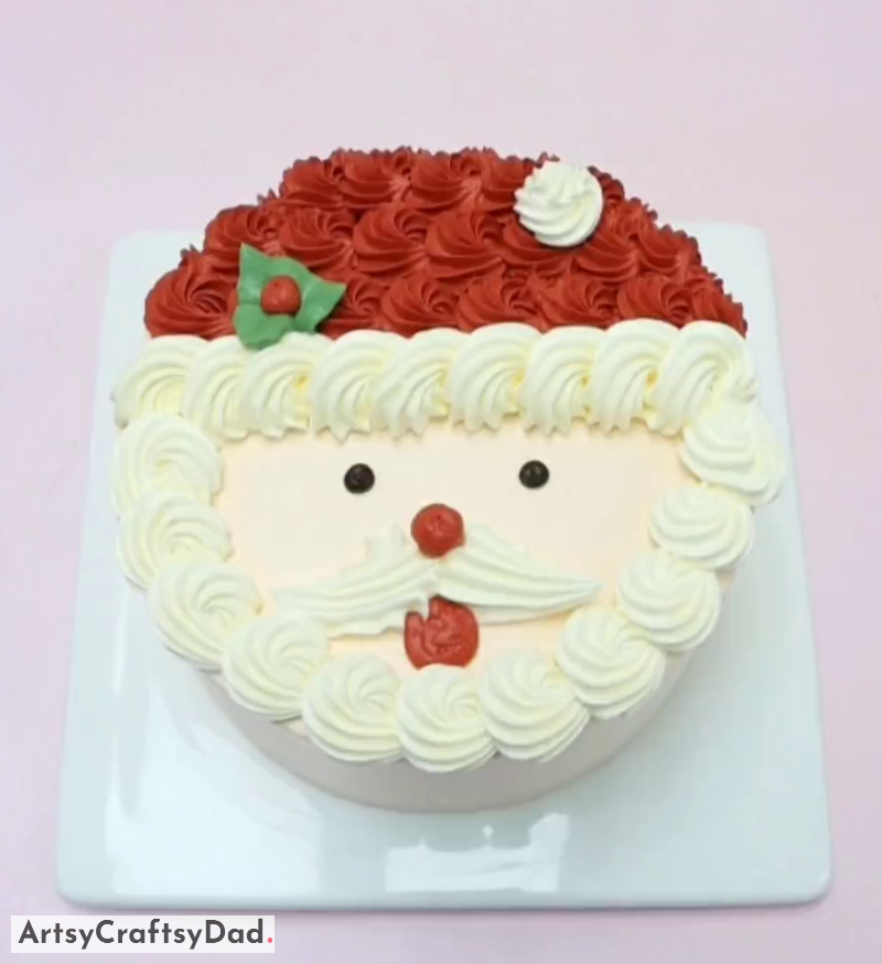 Adorable Santa Claus Face Cake Decoration For Christmas Celebration - Creative Santa Face Cake Themes for Christmas