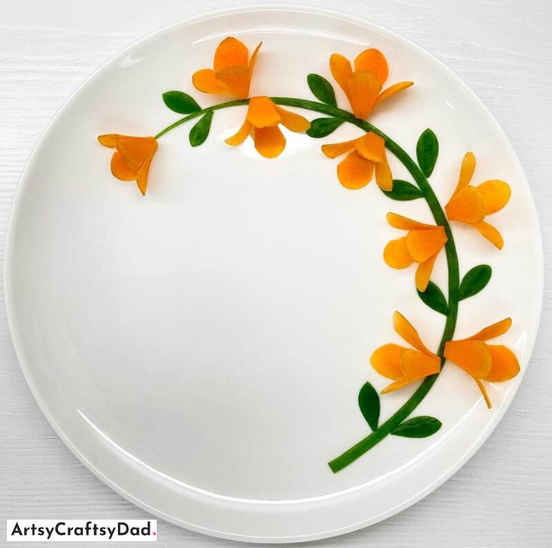 Amazing Carrot Flower Food Plate Decoration - Innovative Decoration Strategies for Half-Circle Patterns on Round Dishes