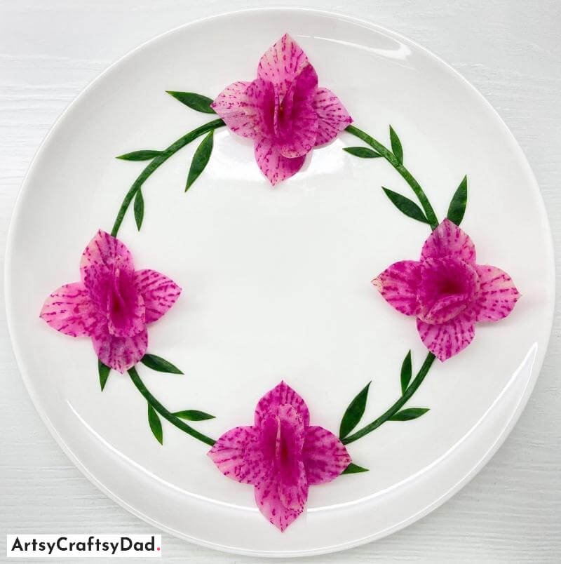 Amazing Onion Flower Food Decoration Idea On Round Plate - Creating a Circular Plate Edge with Produce!