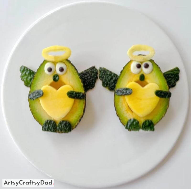 Avocado Angels Food Plate Decoration Idea For Christmas - Innovative and Unconventional Methods for Decorating Your Plate With Fruit